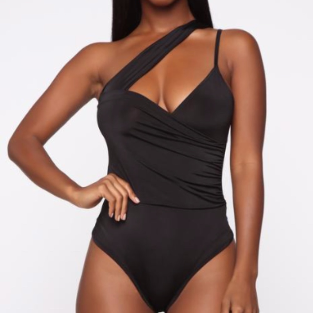 Black Bodysuit (fashion nova)